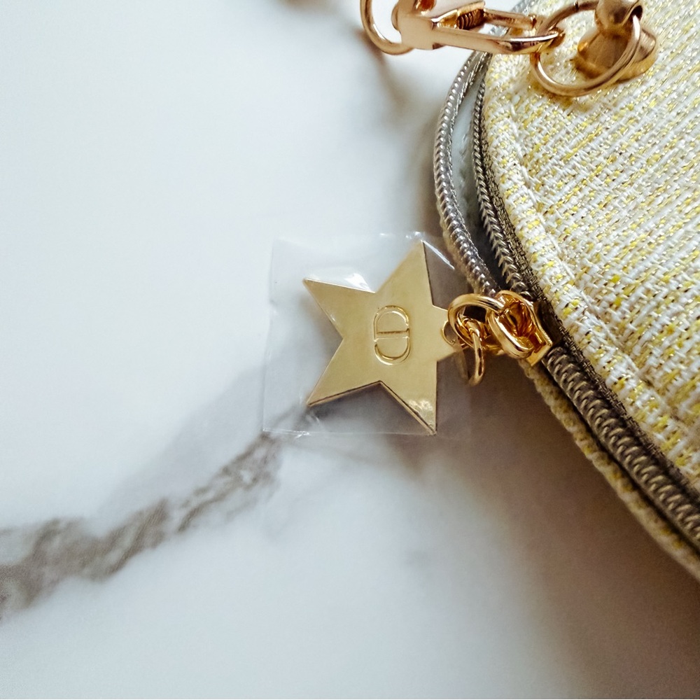 Dior Beaute VIP pouch as crossbody - Picture 9 of 13